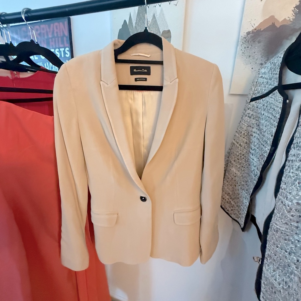 Massimo Dutti Cream Salmon Pink Blazer hourglass shape